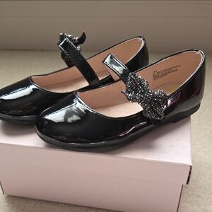 cupcakes & cashmere Black Patent Kids Dress Shoes with Bow